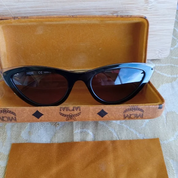MCM authentic black cat eye sunglasses - Picture 5 of 13